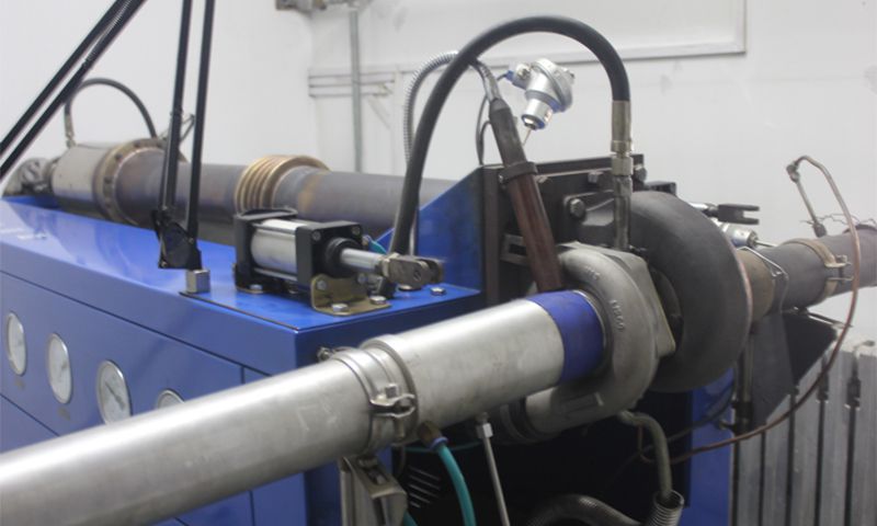 Self-circulating test bench for turbocharger fatigue life